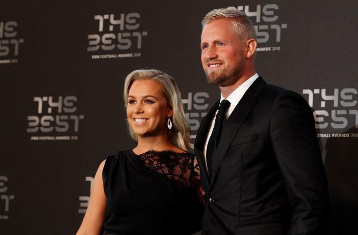 Legenda Timnas Denmark, Kasper Schmeichel dan istrinya, Stine Gyldenbrand (AFP)