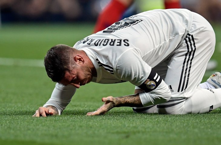 Pemain Real Madrid, Sergio Ramos (kiri) (AFP)