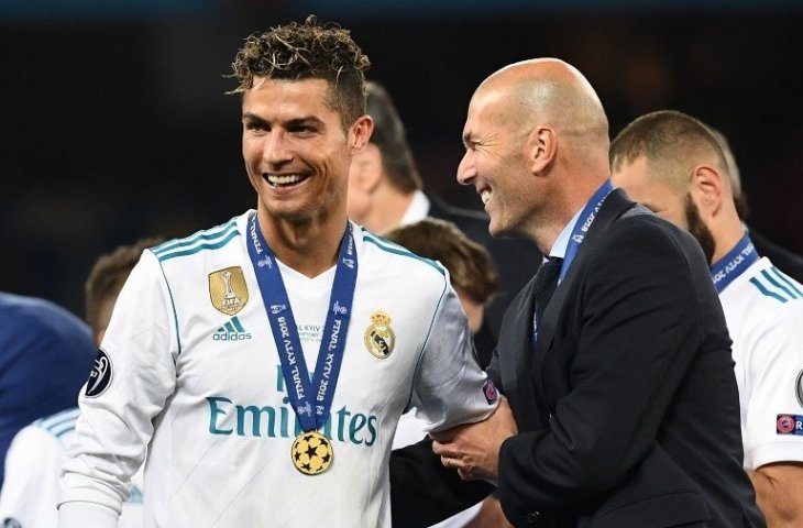 Cristiano Ronaldo dan Zinedine Zidane saat merayakan kemenangan Liga Champions pada 26 Mei 2018 (Franck Fife/AFP)