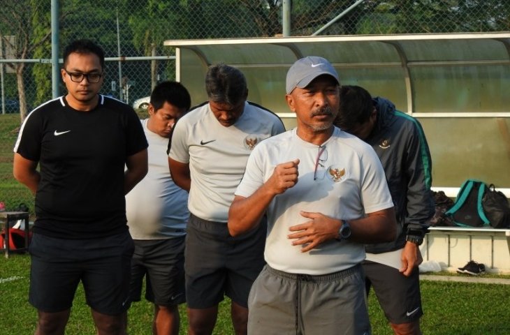 Pelatih Timnas Indonesia U-16, Fakhri Husaini saat memimpin latihan (Sumber: PSSI)