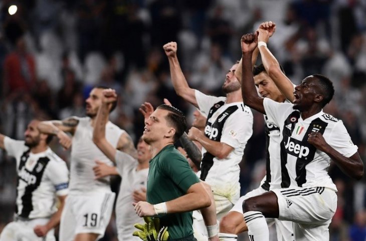 Para pemain Juventus merayakan kemenangan atas Napoli pada 29 September 2018 (Marco Bertorello/AFP)