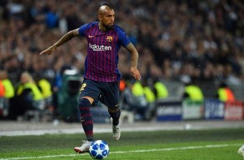 Frustasi, Arturo Vidal Murka di Media Sosial