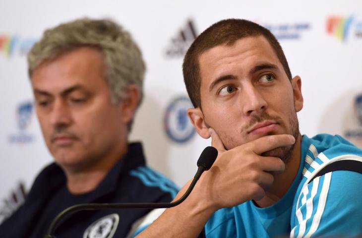 Pemain Chelsea, Eden Hazard (kanan) dan pelatih Jose Mourinho (kiri) saat jump pers sebelum laga uji coba melawan Sydney FC, (31/5/2015) (AFP)