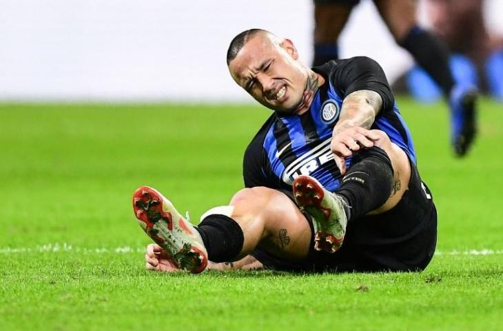 Radja Nainggolan di laga Inter Milan vs AC Milan. (Miguel Medina/AFP).