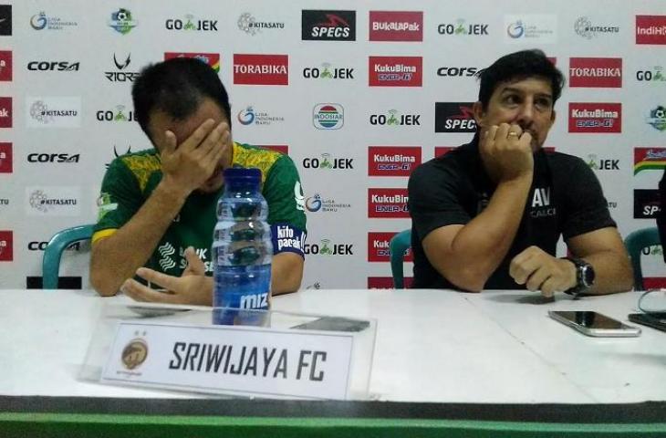 Pemain Sriwijaya FC, Yu Hyun Koo, dan Angel Alfredo Vera