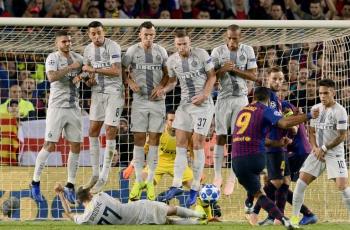 Hentikan Tendangan Bebas Suarez Dengan Cerdik, Aksi Brozovic Ini Buat Messi Terkesan