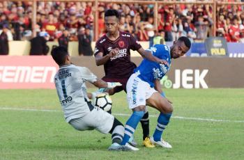 Dikalahkan PSM Makassar, Persib Bandung Salahkan Wasit