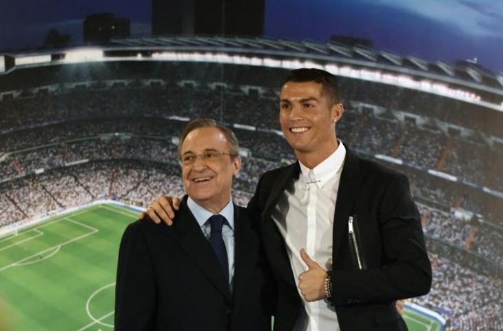 Presiden Real Madrid, Florentino Perez dan Cristiano Ronaldo saat perpanjangan kontrak Ronaldo bersama Real Madrid pada 7 November 2016 (Gerard Julien/AFP)