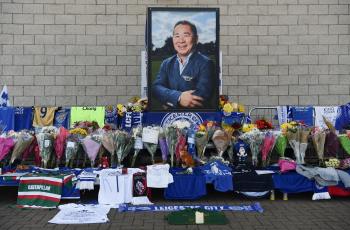 Leicester City Dirikan Patung Vichai Srivaddhanaprabha di Stadion