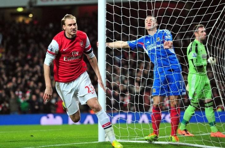 Nicklas Bendtner meraykan golnya kegawang Hull City saat masih bermain bersama Arsenal (Glyn Kirk/AFP)