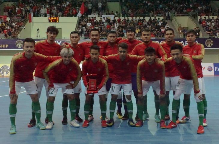 Timnas futsal Indonesia bersiap menghadapi Myanmar di ajang AFF Futsal 2018 yang digelar di GOR UNY, Senin (5/11/2018). [Stephanus Aranditio/mxkd.sbs]