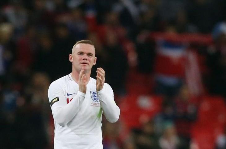 Wayne Rooney memberikan tepuk tangan setelah pertandingan terakhirnya membela Timnas Inggris saat melawan Amerika Serikat pada 15 November 2018 (Ian Kington/AFP)