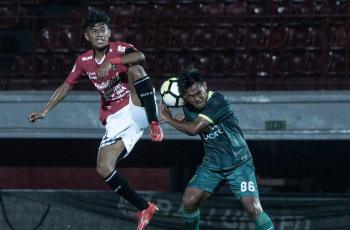 Salut! Bonek Bersihkan Seluruh Area Stadion Usai Persebaya Menang di Kandang Bali United