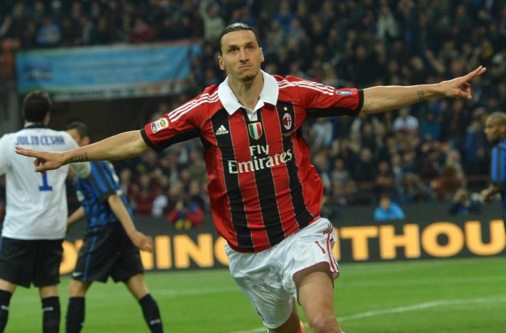 Pemain AC Milan, Zlatan Ibrahimovic saat merayakan gol ke gawang Inter Milan di Stadion San Siro (6/5/2012) (AFP)