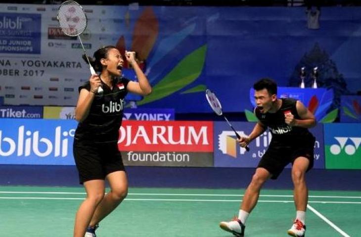 Ekspresi pasangan ganda campuran Indonesia, Rinov Rivaldy/Pitha Haningtyas Mentari, saat menjuarai Kejuaraan Dunia Junior Bulutangkis 2017. [Humas PBSI]