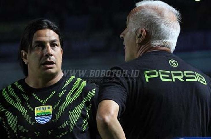 Pelatih Persib Bandung, Roberto Carlos Mario Gomez & asistennya, Fernando Soler (bobotoh.id)