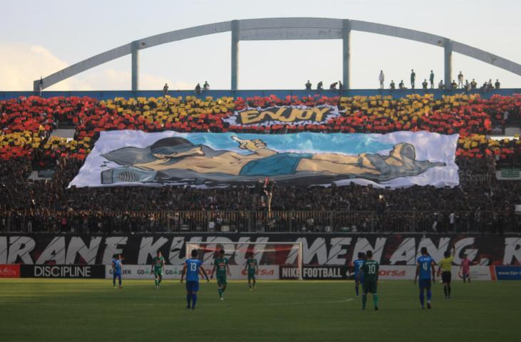 Koreografi Brigata Curva Sud Suporter PSS Sleman (Stephanus Aranditio/mxkd.sbs)