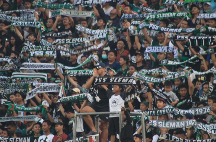 Koreografi Brigata Curva Sud Suporter PSS Sleman (Stephanus Aranditio/mxkd.sbs)