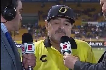 VIDEO - Diego Maradona Bertingkah Aneh Saat Diwawancara Wartawan