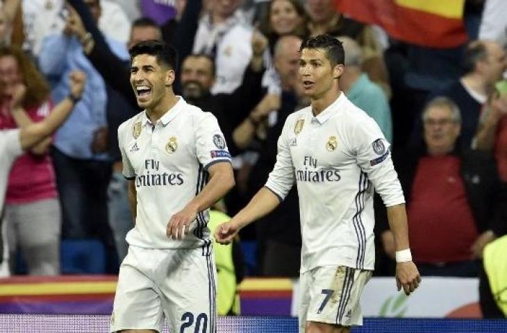 Marco Asensio dan Cristiano Ronaldo saat merayakan gol Ronaldo ke gawang Bayern Munchen di Liga Champions pada 18 April 2017 (Gerard Julien/AFP)