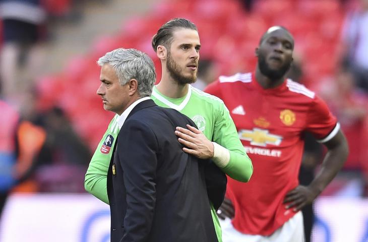 Pelatih Manchester United Jose Mourinho & Kiper David De Gea (AFP)