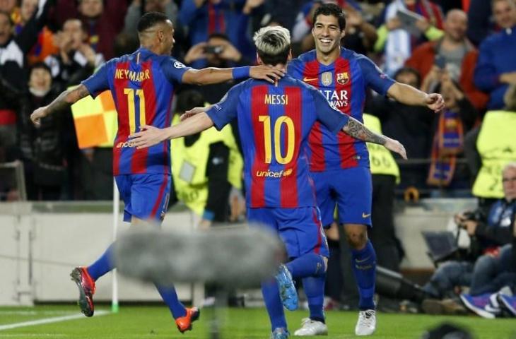 Lionel Messi merayakan golnya bersama Neymar dan Luis Suarez ke gawang Manchester City di Liga Champions pada 19 Oktober 2016 (Pau Barrena/AFP)