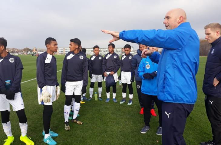 Tim Surbaya U-14 saat menerima latihan di  Akademi Sepak Bola Tranmere Rovers (@TranmereRovers/Twitter)