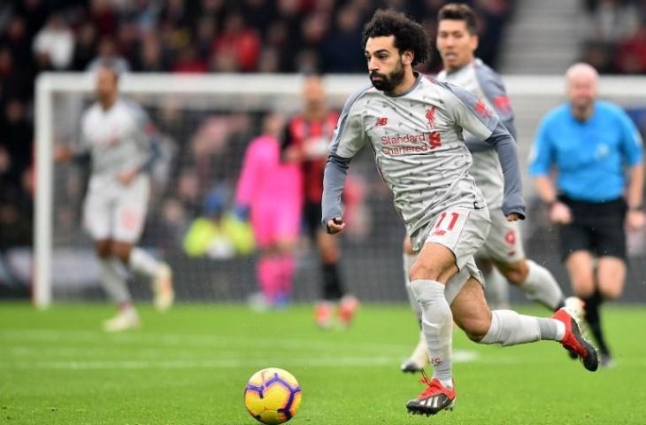 Mohamed Salah membawa bola saat berhadapan dengan Bournemouth di pekan ke-14 Liga Primer pada 8 Desember 2018 (Glyn Kirk/AFP)
