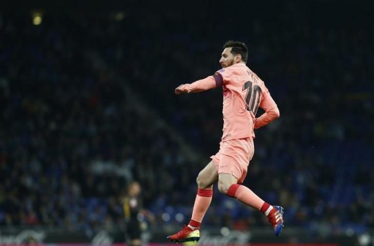 Lionel Messi saat merayakan golnya ke gawang Espanyol pada 8 Desember 2018 (Pau Barrena/AFP)