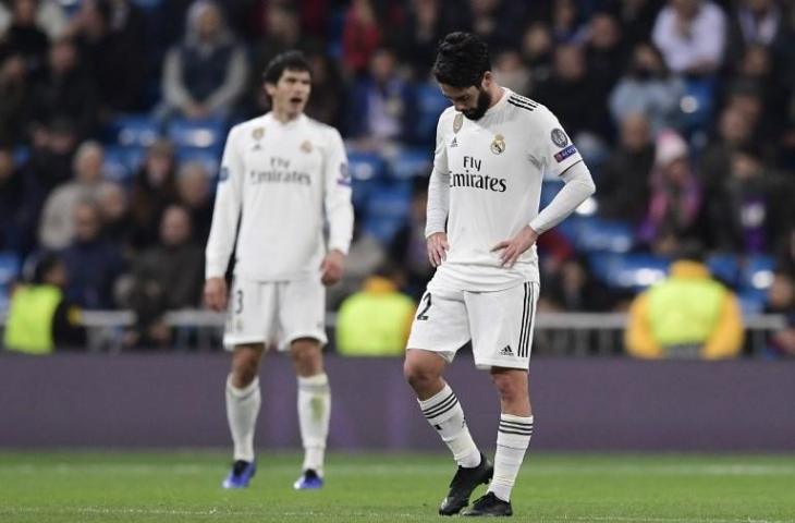 Salah satu pemain Real Madrid, Marco Asensio tertunduk lesu setelah timnya kalah 0-3 di partai pamungkas penyisihan Grup G Liga Champions dari CSKA Moskow, Kamis (13/12/2018) dini hari tadi. [JAVIER SORIANO / AFP]