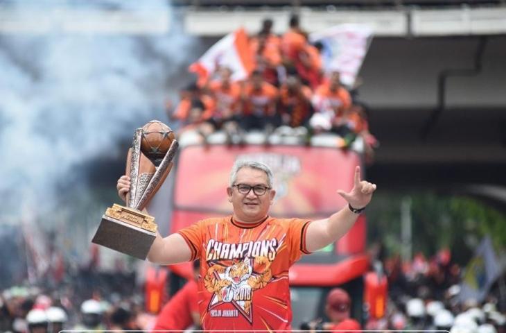 Ketua Umum The Jakmania, Ferry Indrasjarief saat perayaan gelar juara Persija Jakarta di Balai Kota DKI Jakarta (Sumber: persijja.id)