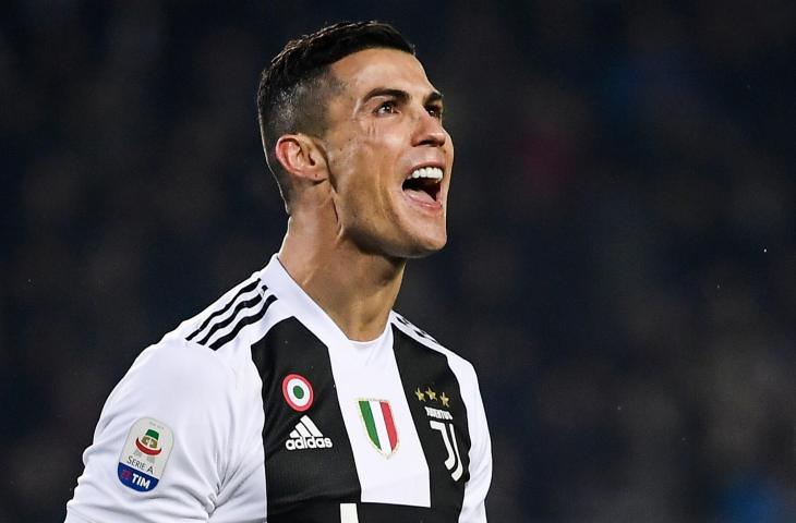 Pemain Juventus, Cristiano Ronaldo berselebrasi usai mencetak gol ke gawang Torino pada pekan ke-16 Serie A di Stadion Olimpico Grande Torino, Sabtu (15/12/2018)