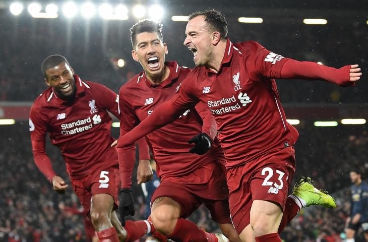 Pemain Liverpool, Xherdan Shaqiri merayakan gol ke gawang Manchester United di Stadion Anfield, Liverpool, Senin (17/12/2018)