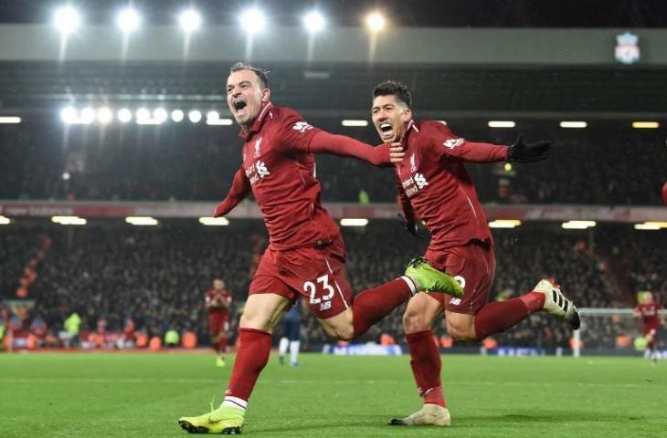 Xherdan Shaqiri merayakan golnya ke gawang Manchester United bersama Roberto Firmino pada 16 Desember 2018 (Paul Ellis/AFP)