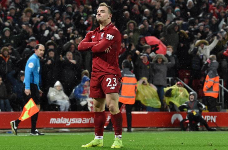 Pemain Liverpool, Xherdan Shaqiri berselebrasi usai mencetak gol ke gawang Manchester United pada pertandingan Liga Primer Inggris pekan ke-17 di Stadion Anfield, Liverpool, Senin (17/12/2018) (AFP)