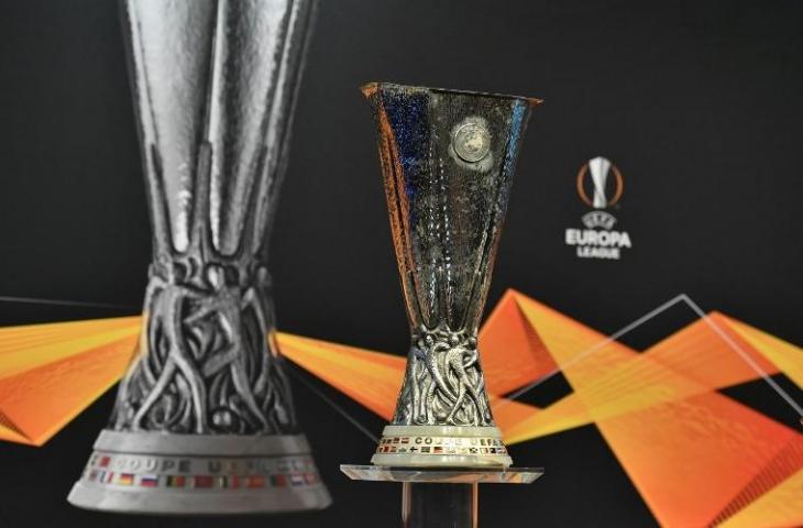 Trofi Liga Europa ditampilkan saat undian babak 32 besar Liga Europa di Nyon Swiss pada 17 Desember 2018. (Fabrice Coffrini/AFP)