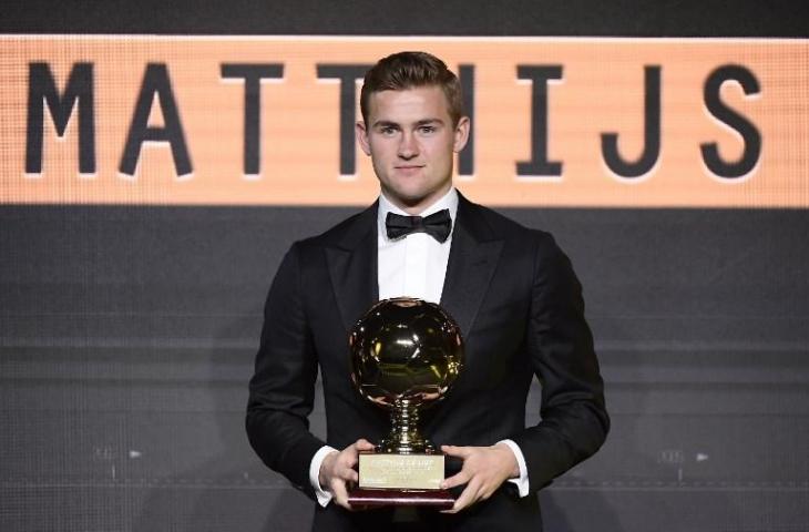 Matthijs de Ligt saat dinobatkan meraih penghargaan Golden Boy 2018 pada 17 Desember 2018 (Fabio Ferrari/AFP)