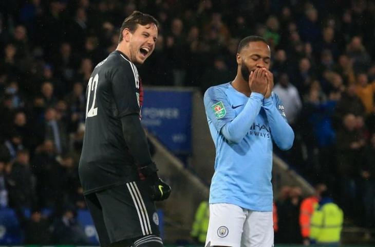 Kiper Leicester City, Danny Ward menertawakan tendangan penalti Raheem Sterling pada 18 Desember 2018 (Lindsey Parnaby/AFP)