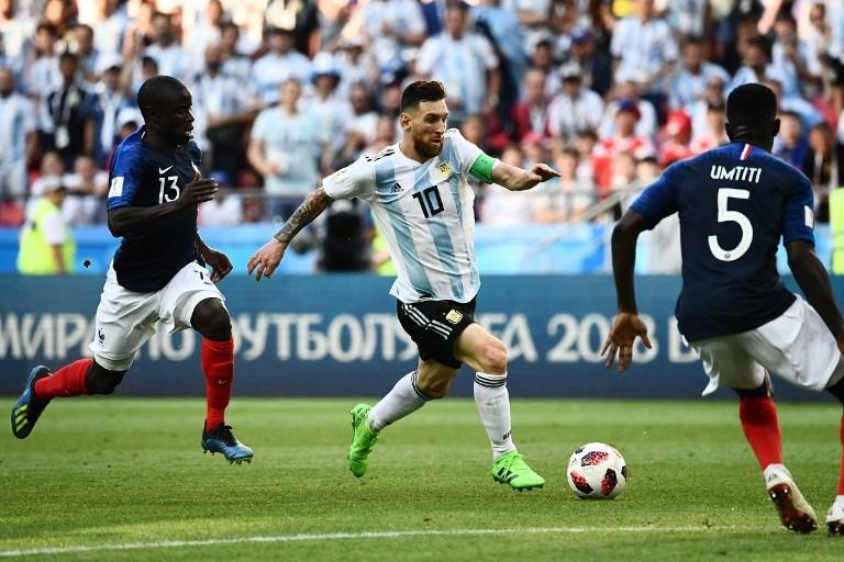 Aksi Lionel Messi saat melawan Prancis di babak 16 besar Piala Dunia 2018 (Jewel Samad/AFP)