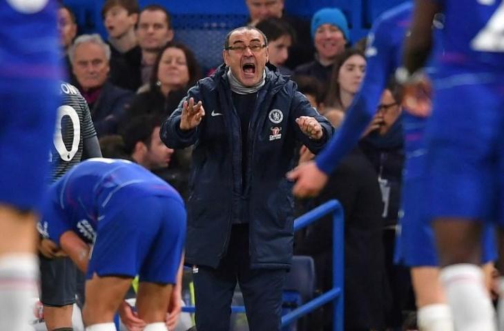 Reaksi Maurizio Sarri kala Chelsea ditaklukkan Leicester City 0-1 pada laga pekan ke-18 Liga Primer Inggris 2018/19. [BEN STANSALL / AFP]