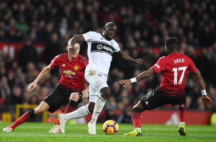 Aboubakar Kamara (tengah) saat melawan Manchester United pada 8 Desember 2018 (Paul Ellis/AFP)