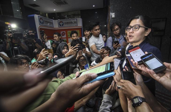 Sekjen PSSI, Ratu Tisha Destria menjawab pertanyaan wartawan seusai memenuhi panggilan pemeriksaan Satgas Anti Mafia Bola di Jakarta, Jumat (28/12/2018). Ratu Tisha dimintai keterangan terkait kasus dugaan pengaturan skor dalam pertandingan Sepak Bola Liga 3 . (ANTARA FOTO/Dhemas Reviyanto)