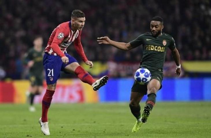 Lucas Hernandez saat membela Atletico Madrid menghadapi AS Monaco dalam lanjutan Liga Champion, Rabu (28/11/2018). (JAVIER SORIANO / AFP)