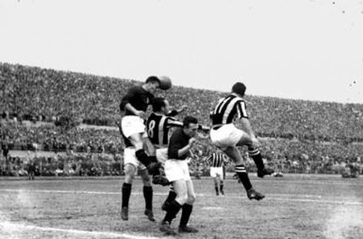 Derby Torino kontra Juventus pada 1946. Tiga tahun berselang usai laga tersebut nyaris seluruh skuat Torino tewas dalam sebuah kecelakaan pesawat di kawasan Bukit Superga tahun 1949. [bbc.co.uk]