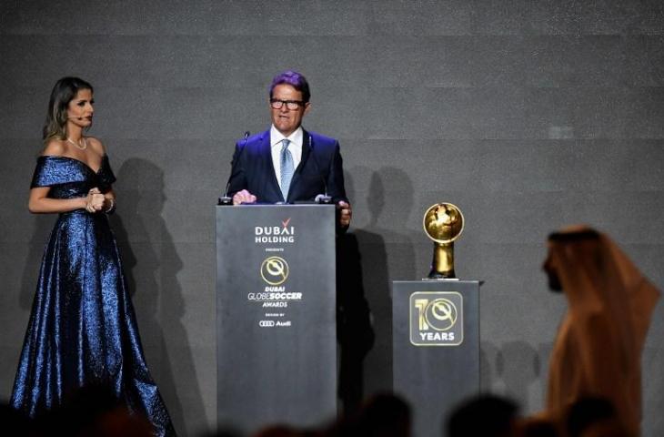 Fabio Capello saat menerima penghargaan Coach Career Award di acara Globe Soccer Awards yang dihelat di Dubai pada 3 Januari 2019 (Marco Alpozzi/AFP)