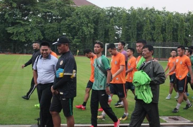 Suasana latihan perdana PSS Sleman di lapangan UNY, Senin (15/1/2019). (mxkd.sbs/Irwan Febri).