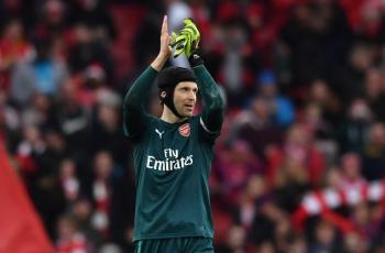 VIDEO: Aksi Keren Petr Cech Amankan Gawang dari Kebobolan pada Laga Hoki Es