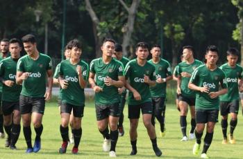 Penyerang Bhayangkara FC Lakukan Hal Tak Terduga Pada Bek Timnas Indonesia U-22 di Laga Ujicoba