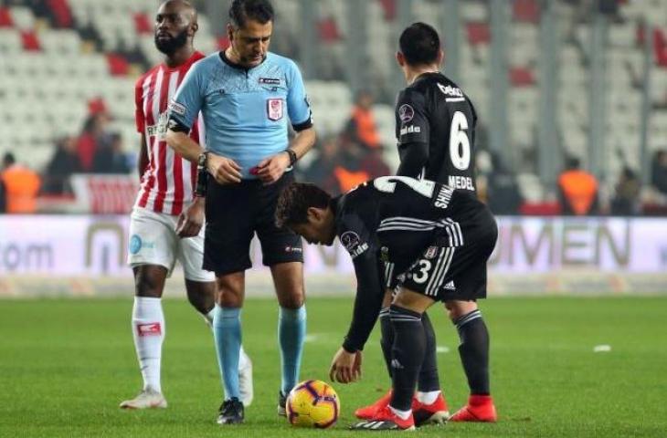 Shinji Kagawa berhasil memborong dua gol dalam kemenangan Besiktas 6-2 atas Antalyaspor. (Twitter/@Besiktas)