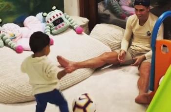 Video: Imutnya Ketiga Anak Cristiano Ronaldo ketika Diajari Cara Mencuci Tangan